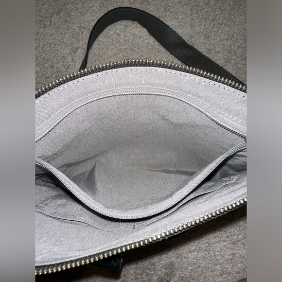 Roots - Black Leather Crossbody Side Bag Purse - Picture 12 of 15